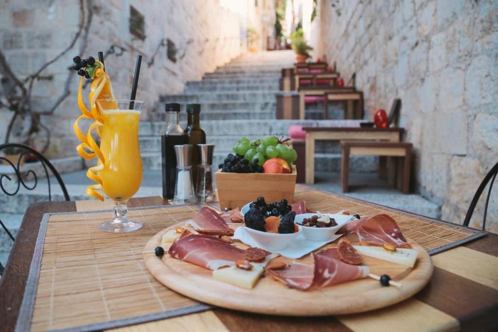 Boutique Old Town House Karkovich Villa Hvar Town Buitenkant foto